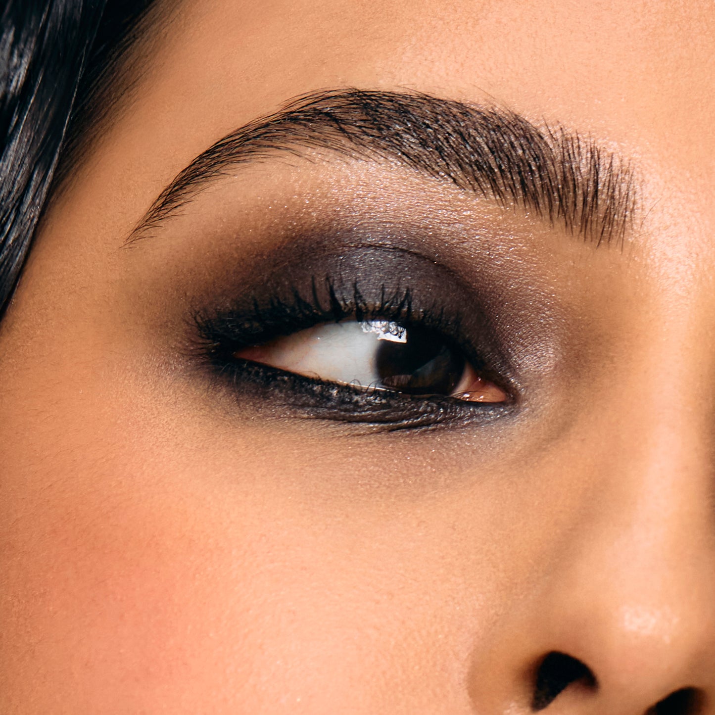 Define & Smoulder Liner