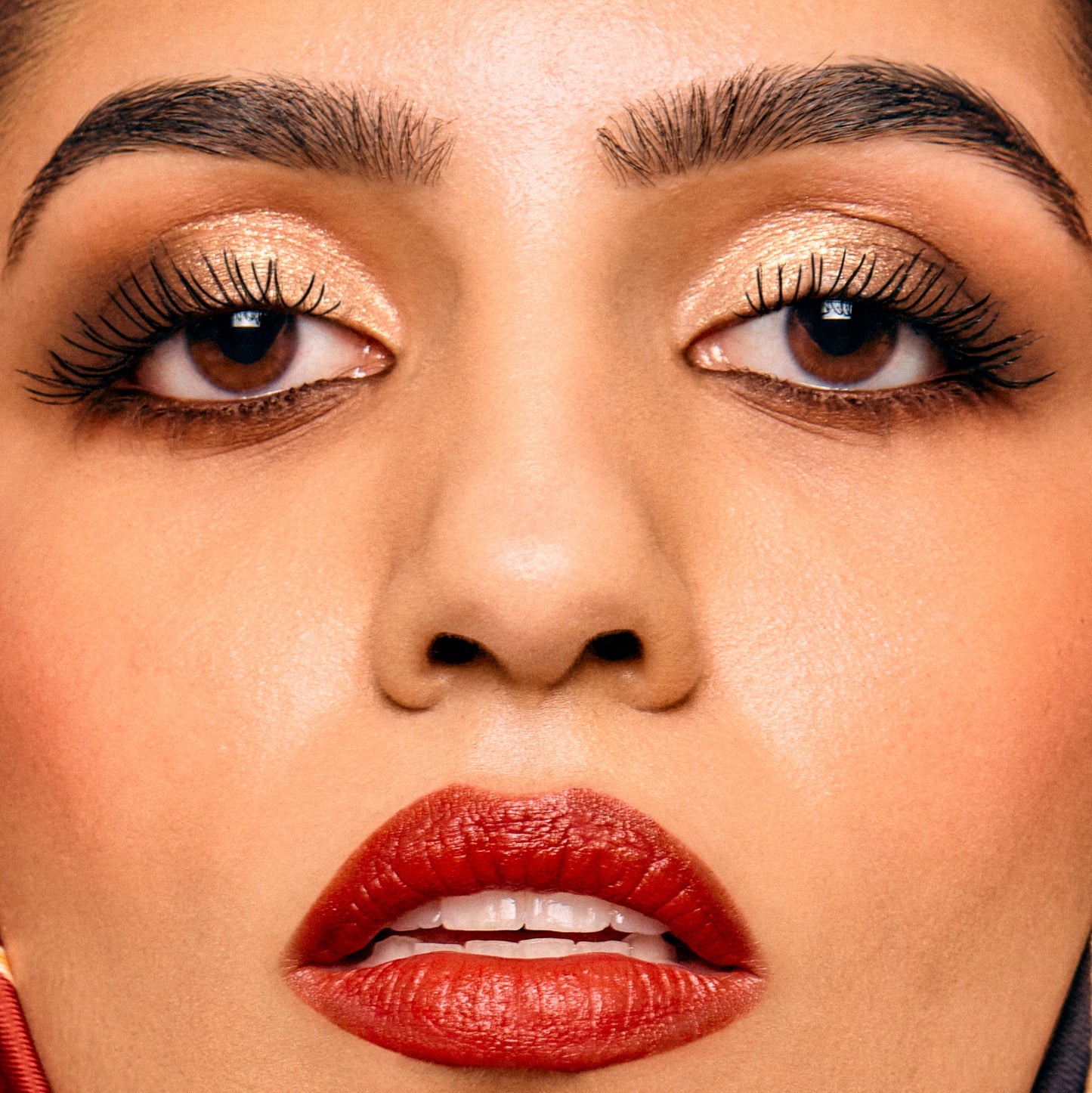 Define & Smoulder Liner